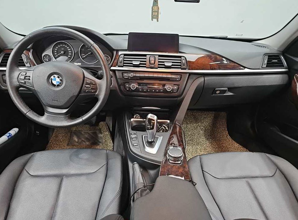 BMW 3시리즈 320d 사진 7