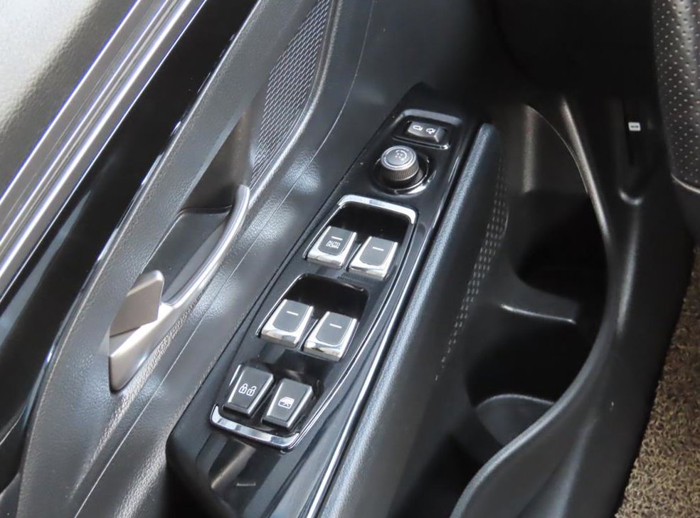 KG모빌리티(쌍용)  코란도 2WD 디젤 1.6 C7 사진 14