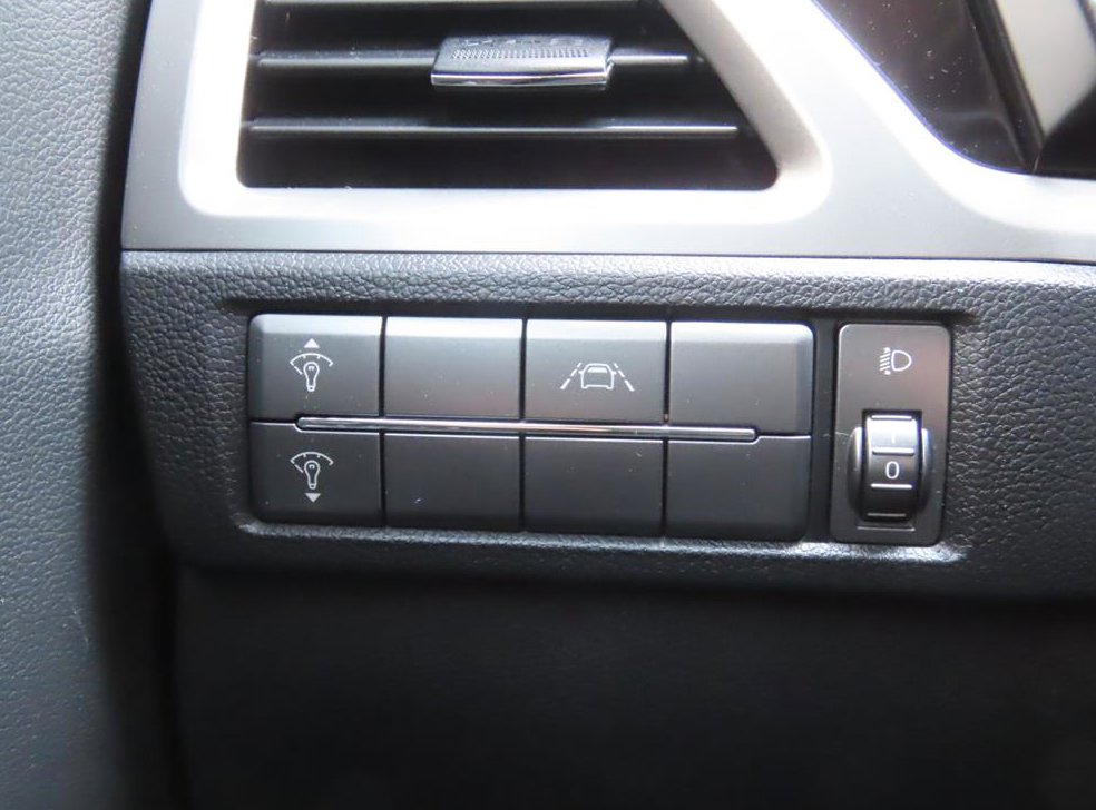 KG모빌리티(쌍용)  코란도 2WD 디젤 1.6 C7 사진 15