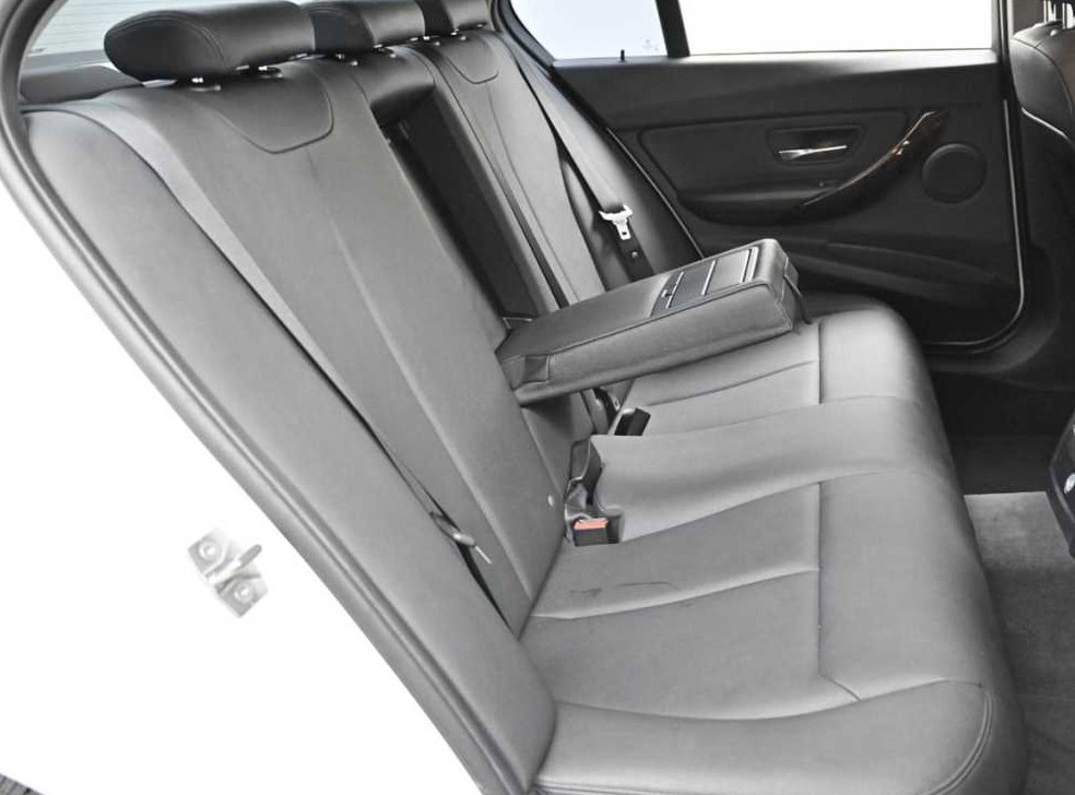BMW 3시리즈 320d 사진 12