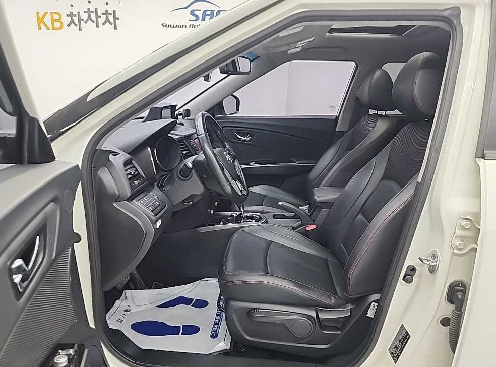 KG모빌리티(쌍용)  티볼리 2WD 디젤 1.6 RX 사진 11