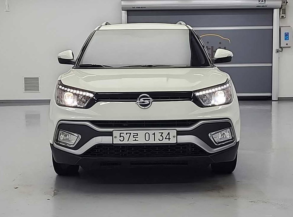 KG모빌리티(쌍용)  티볼리 2WD 디젤 1.6 RX 사진 2