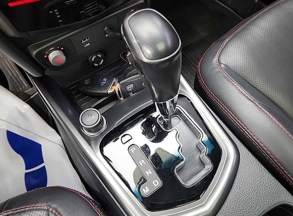 KG모빌리티(쌍용)  티볼리 2WD 디젤 1.6 RX 사진 8