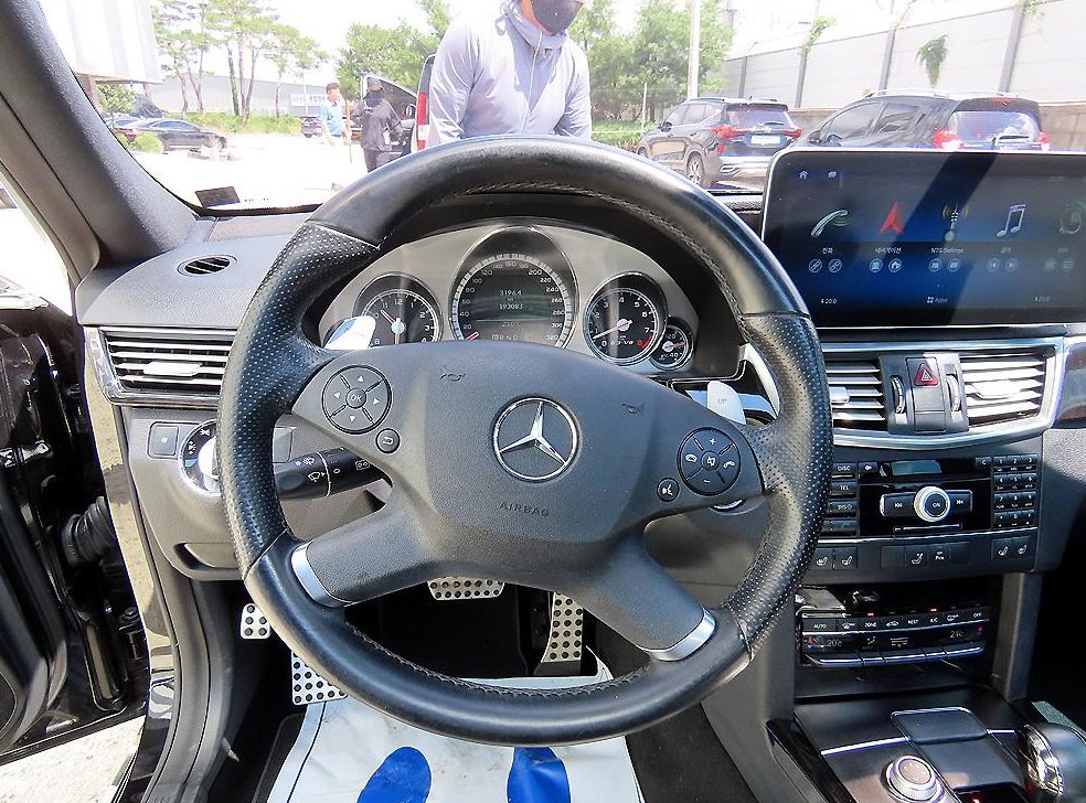 벤츠 E 클래스 E63 AMG 사진 8