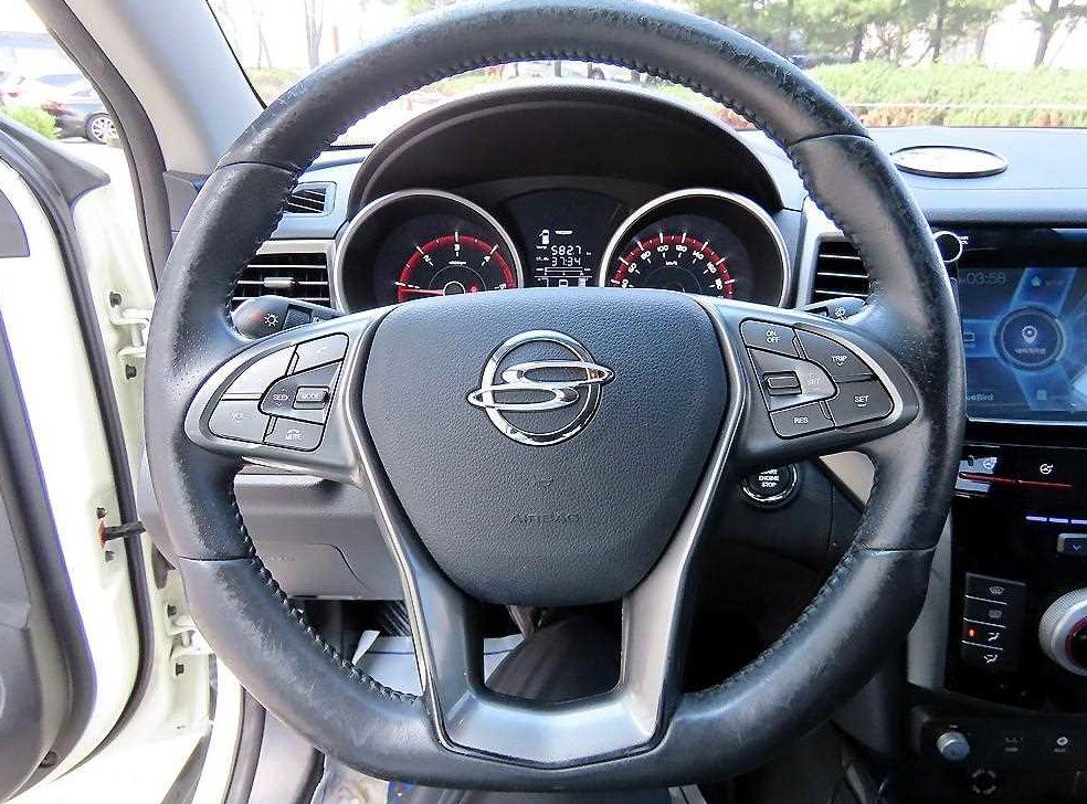KG모빌리티(쌍용)  티볼리 2WD 디젤 VX 사진 8