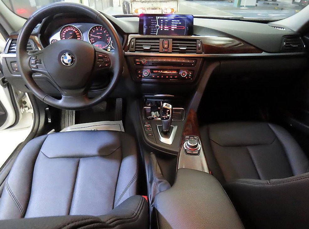 BMW 3시리즈 320i 사진 10
