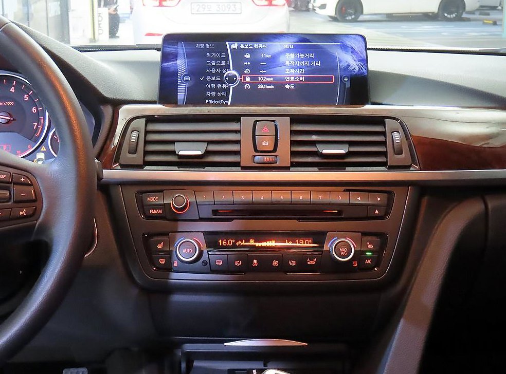 BMW 3시리즈 320i 사진 11