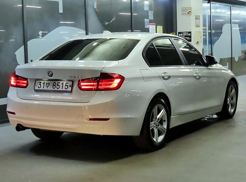 BMW 3시리즈 320i 사진 4