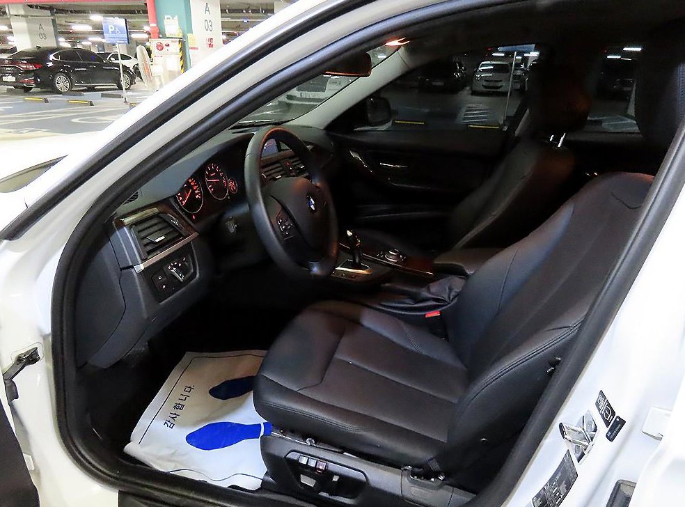 BMW 3시리즈 320i 사진 6