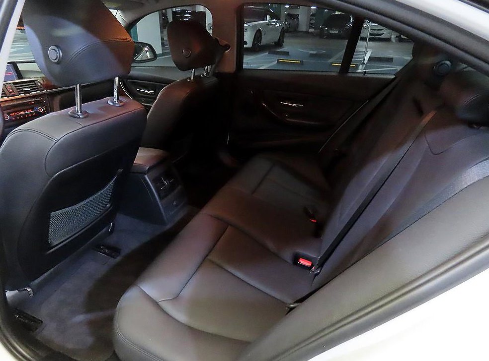 BMW 3시리즈 320i 사진 7