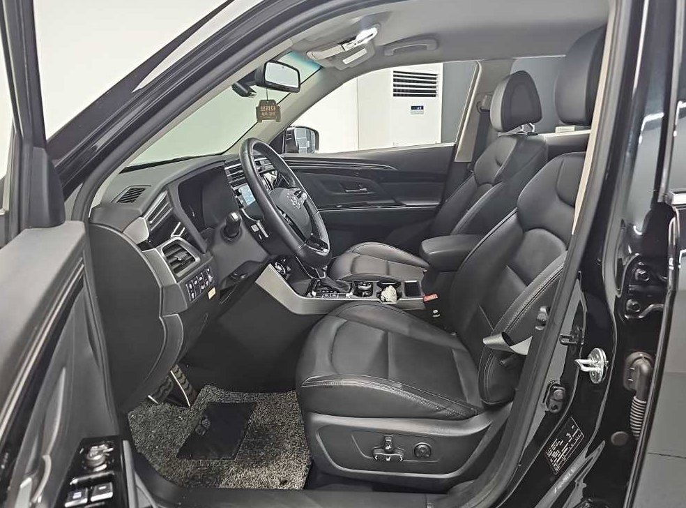KG모빌리티(쌍용)  코란도 2WD 디젤 1.6 C5 플러스 사진 11
