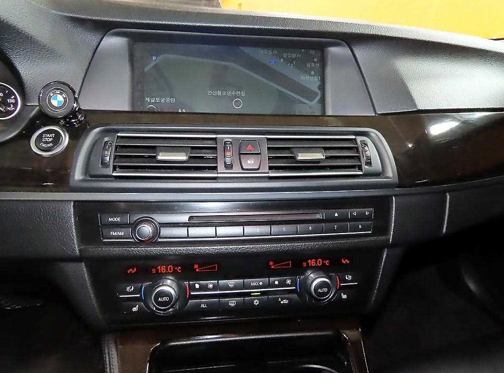 BMW 5시리즈 520d 사진 12
