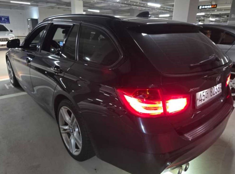 BMW 3시리즈 320d xDRIVE 투어링 사진 3