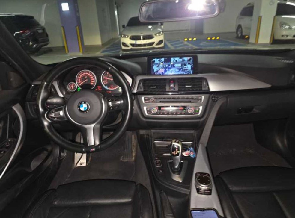 BMW 3시리즈 320d xDRIVE 투어링 사진 5
