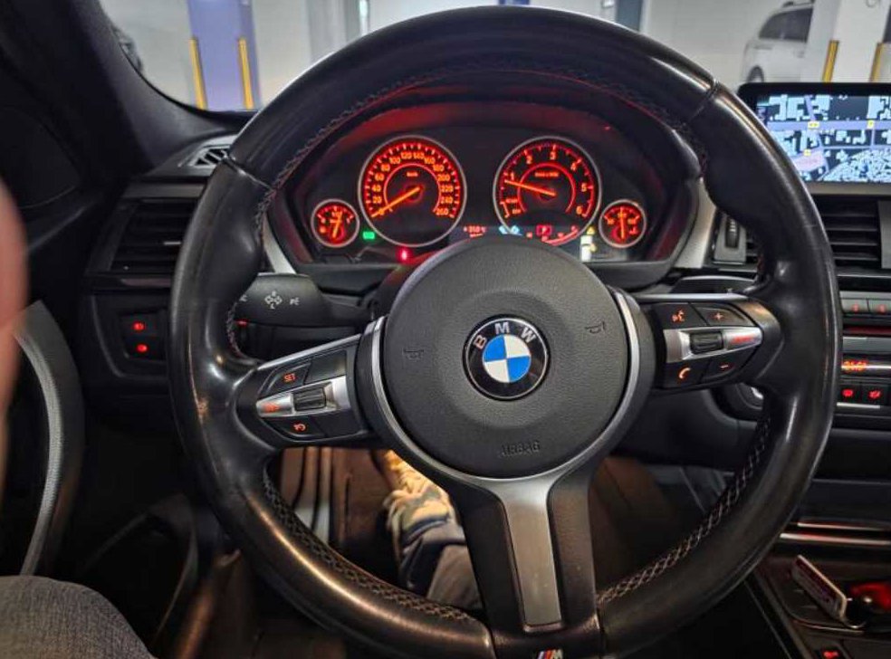 BMW 3시리즈 320d xDRIVE 투어링 사진 8