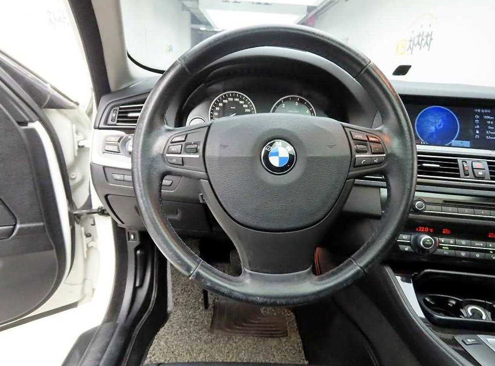 BMW 5시리즈 520d 사진 7
