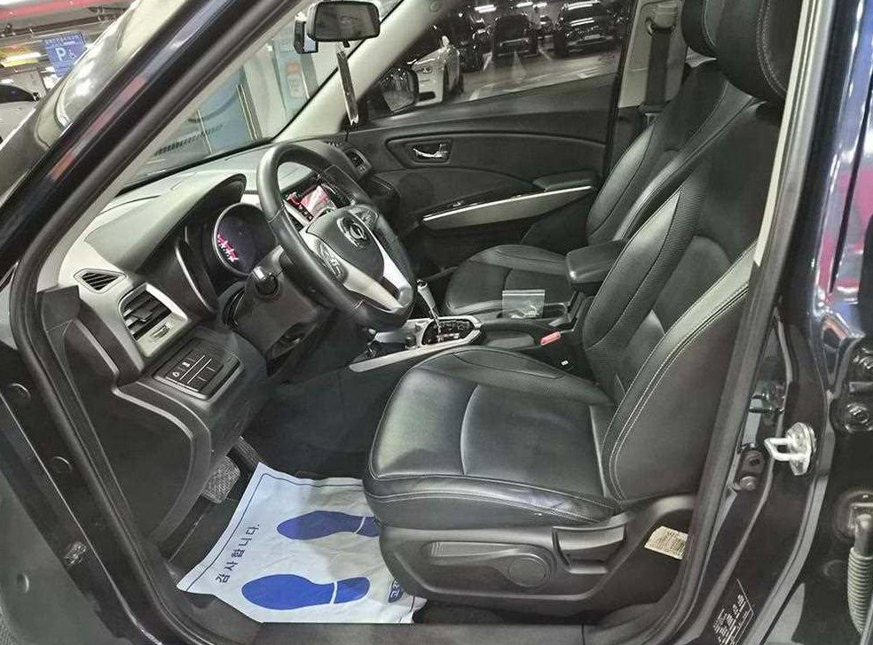KG모빌리티(쌍용)  티볼리 가솔린 2WD 1.6 VX 사진 6