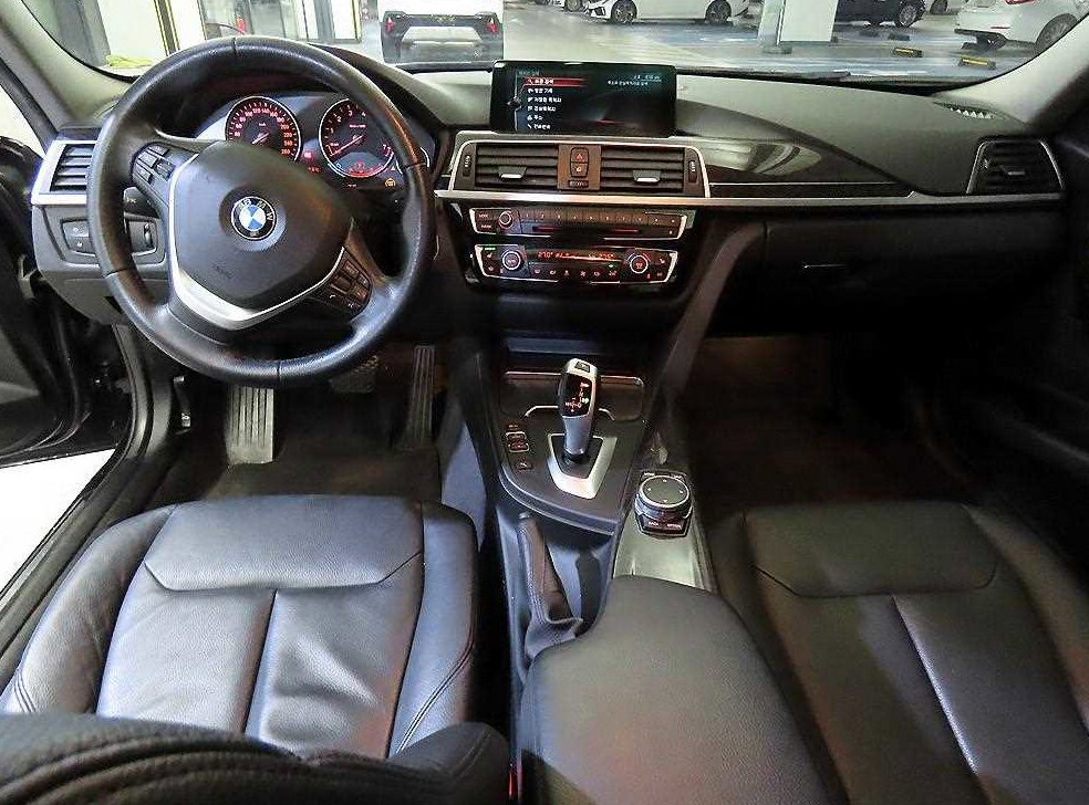 BMW 3시리즈 320i 럭셔리 사진 10