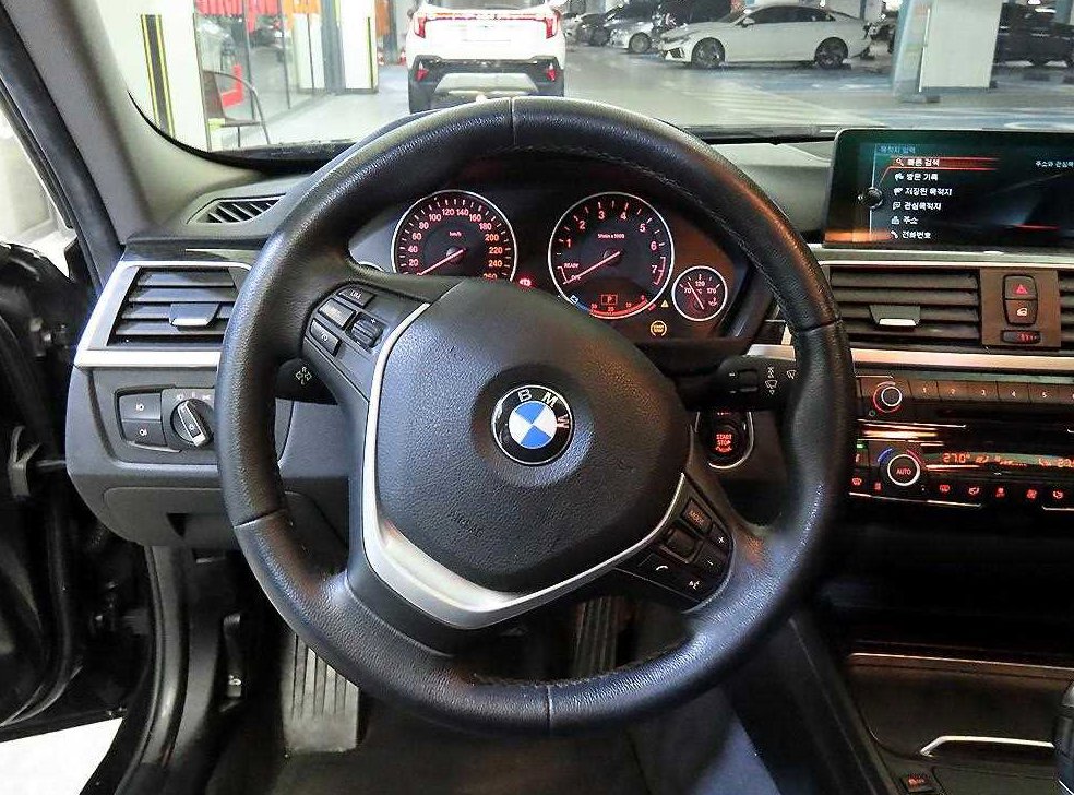 BMW 3시리즈 320i 럭셔리 사진 8