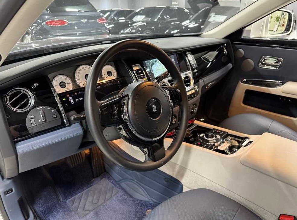 롤스로이스 고스트 6.6 V12 사진 4