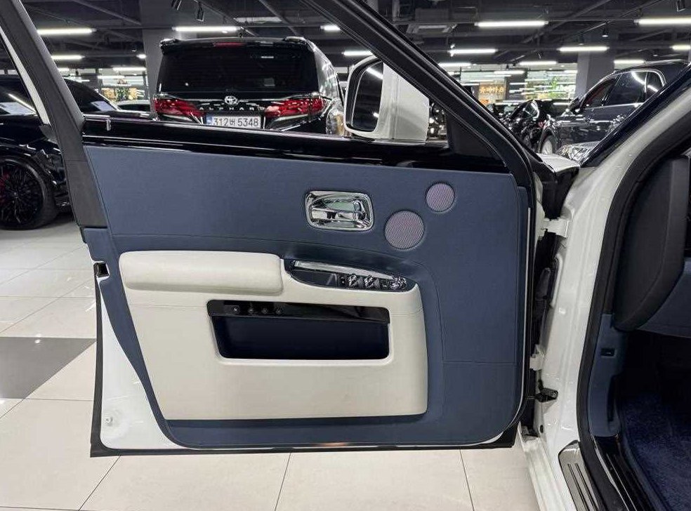 롤스로이스 고스트 6.6 V12 사진 5