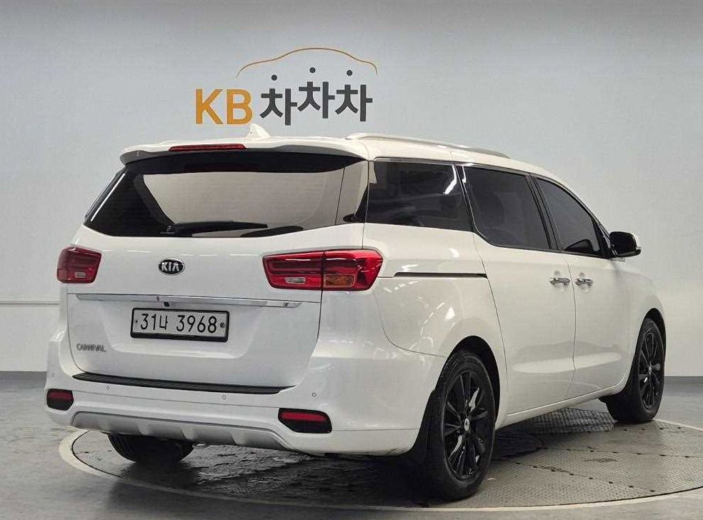 기아 카니발 디젤 9인승 노블레스 사진 3