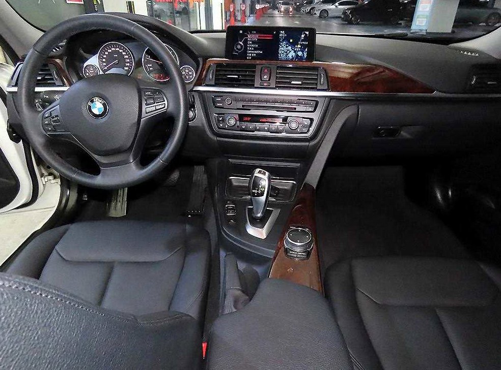 BMW 3시리즈 320d 사진 10
