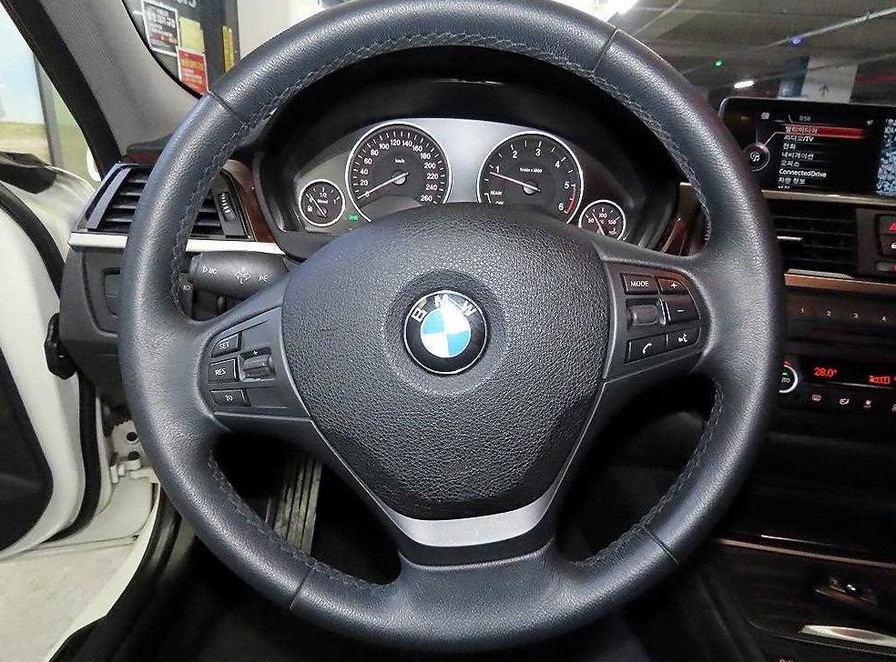 BMW 3시리즈 320d 사진 8