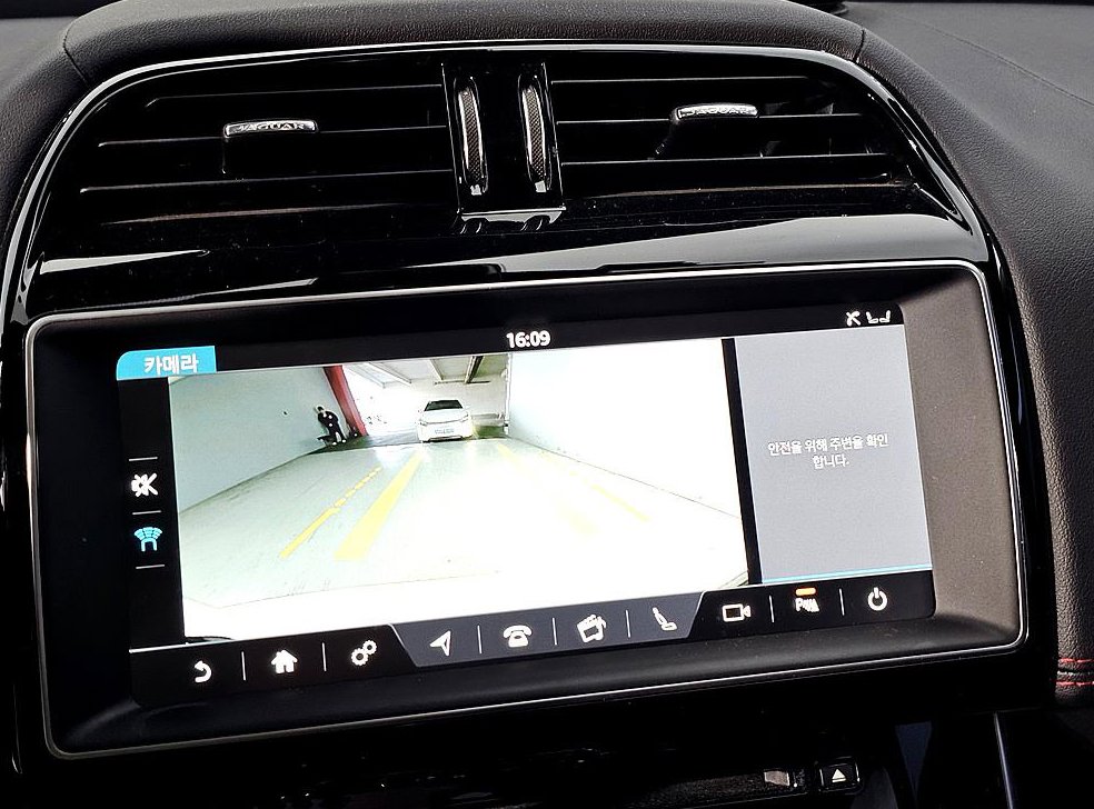 재규어 XE 2.0D R스포츠 사진 15