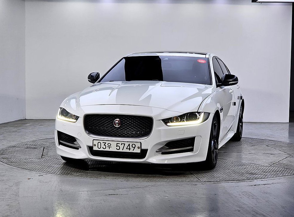 재규어 XE 2.0D R스포츠 사진 2
