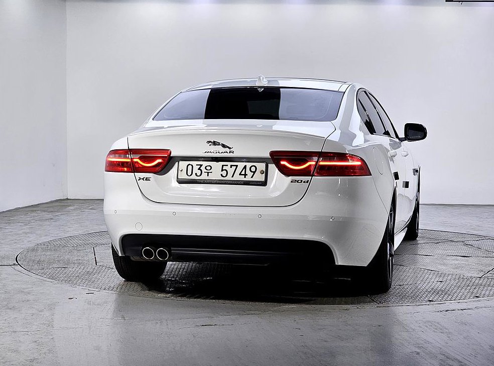 재규어 XE 2.0D R스포츠 사진 3