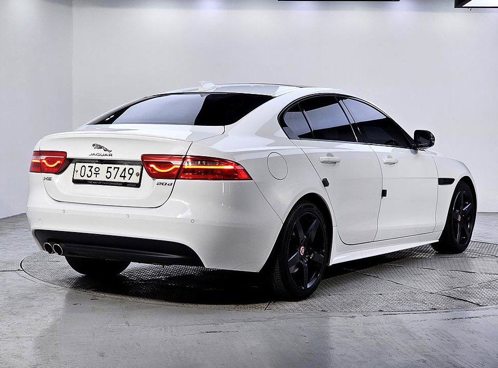 재규어 XE 2.0D R스포츠 사진 4