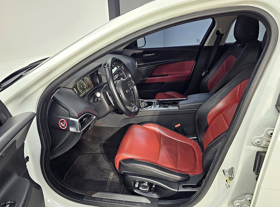 재규어 XE 2.0D R스포츠 사진 6