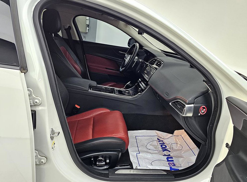 재규어 XE 2.0D R스포츠 사진 9