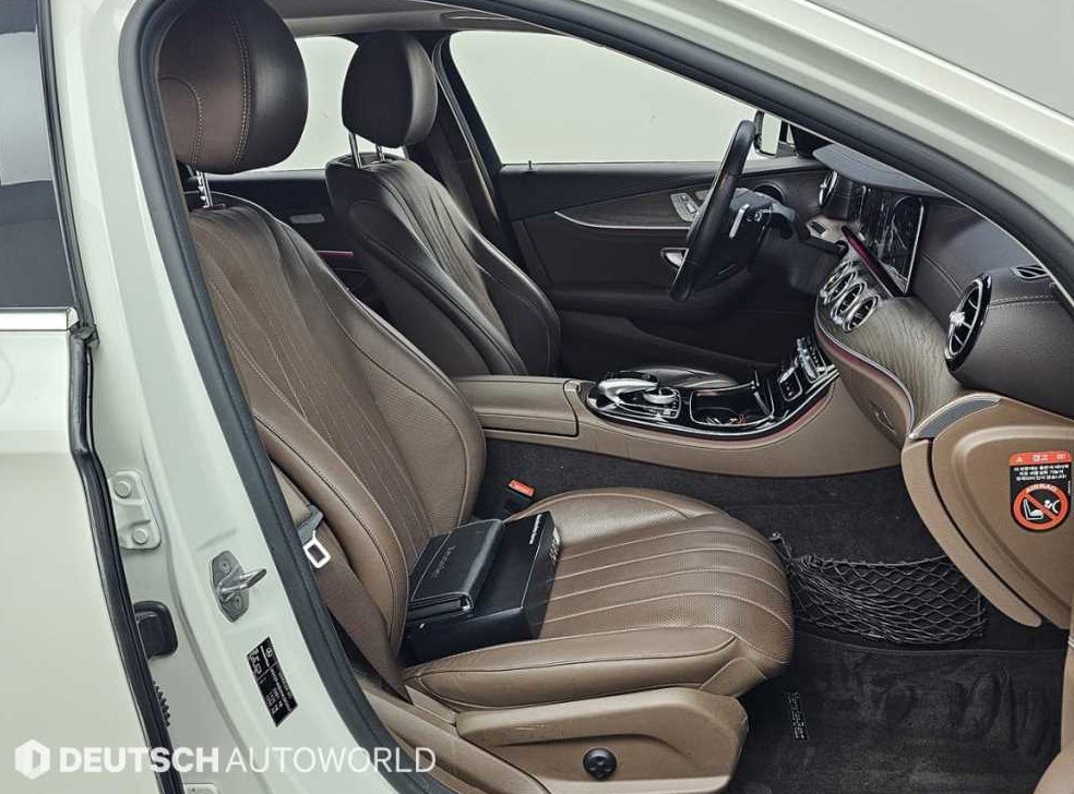 벤츠 E 클래스 E300 4MATIC 익스클루시브 사진 10