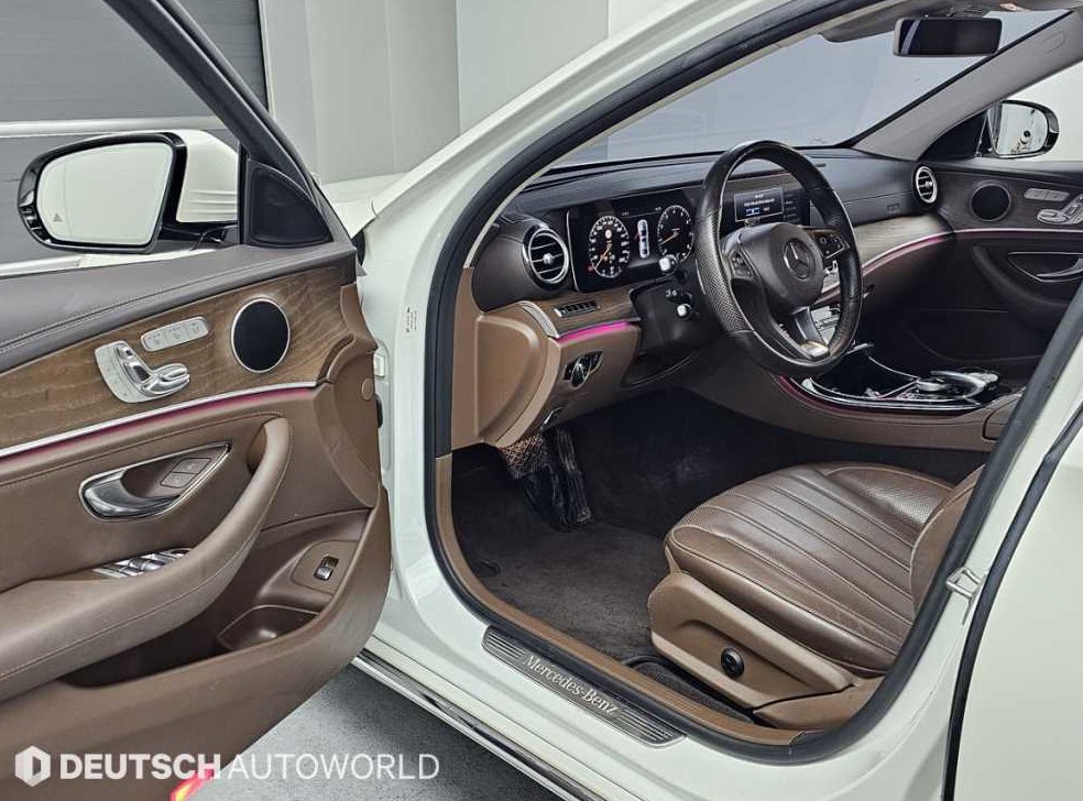 벤츠 E 클래스 E300 4MATIC 익스클루시브 사진 11