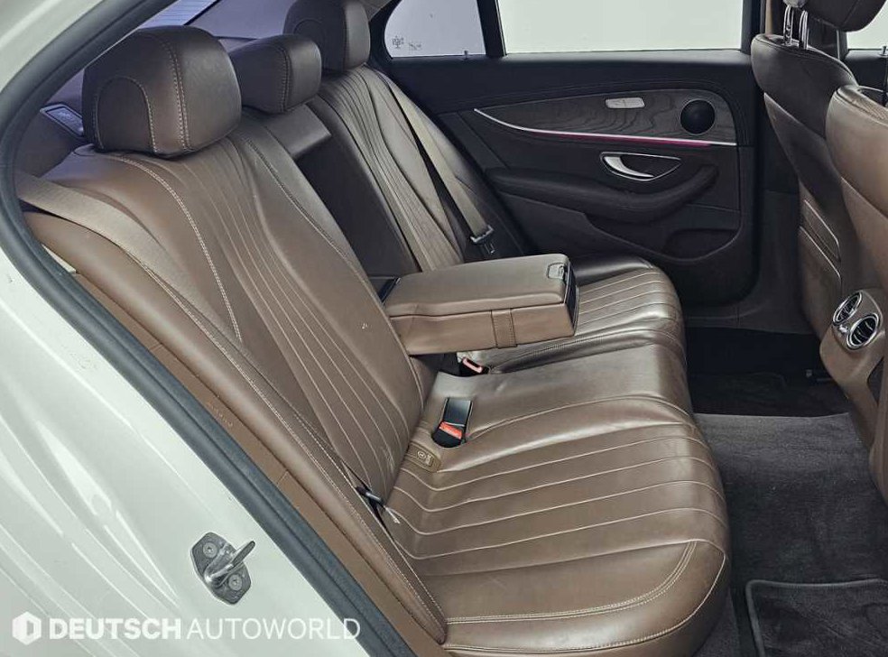 벤츠 E 클래스 E300 4MATIC 익스클루시브 사진 12