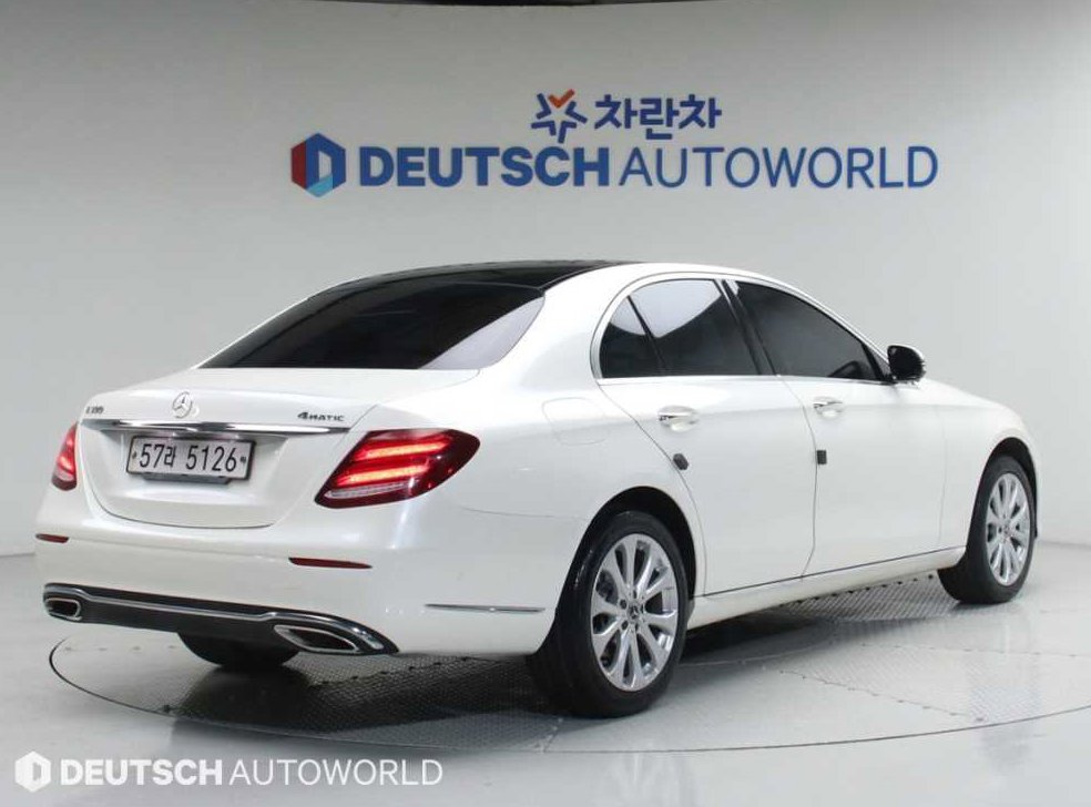 벤츠 E 클래스 E300 4MATIC 익스클루시브 사진 2