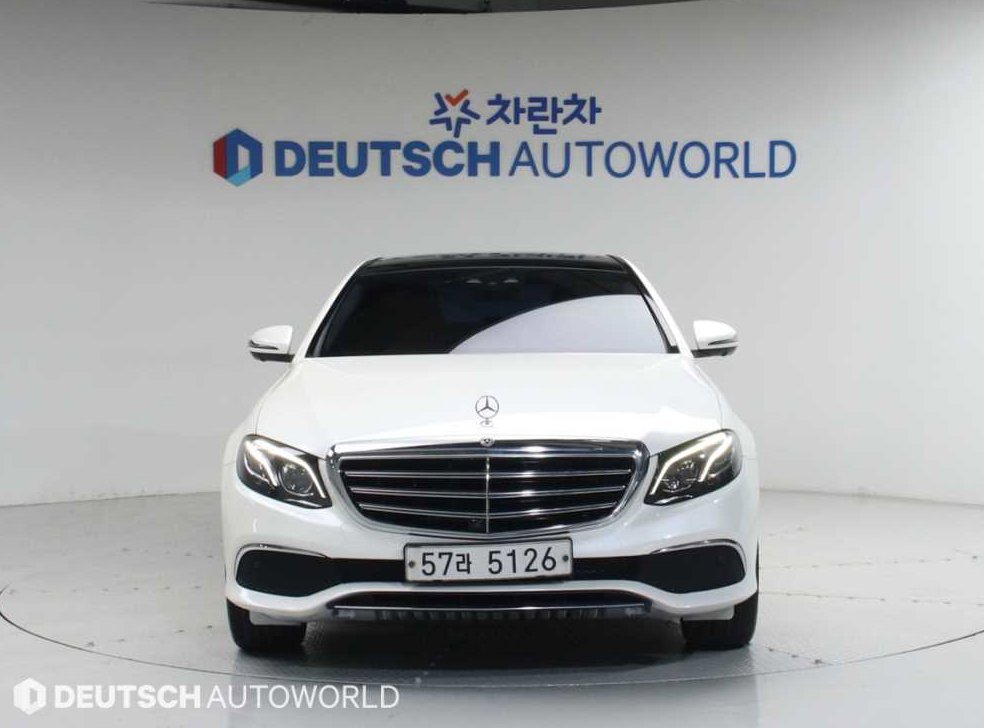 벤츠 E 클래스 E300 4MATIC 익스클루시브 사진 3