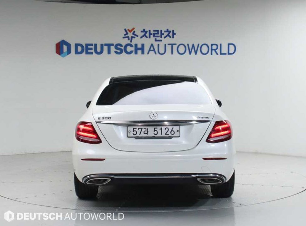 벤츠 E 클래스 E300 4MATIC 익스클루시브 사진 4