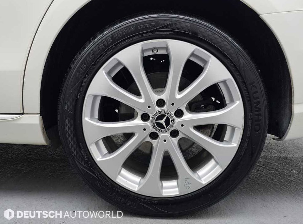 벤츠 E 클래스 E300 4MATIC 익스클루시브 사진 5
