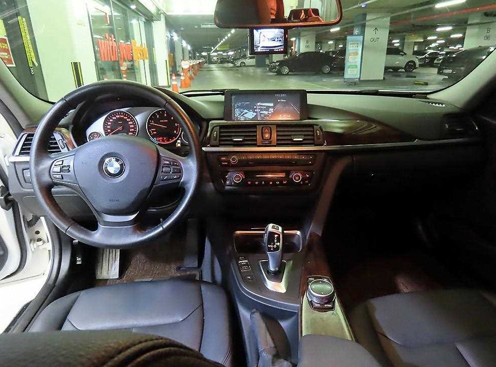 BMW 3시리즈 320d 사진 10