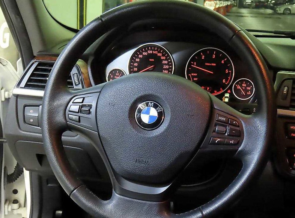 BMW 3시리즈 320d 사진 8