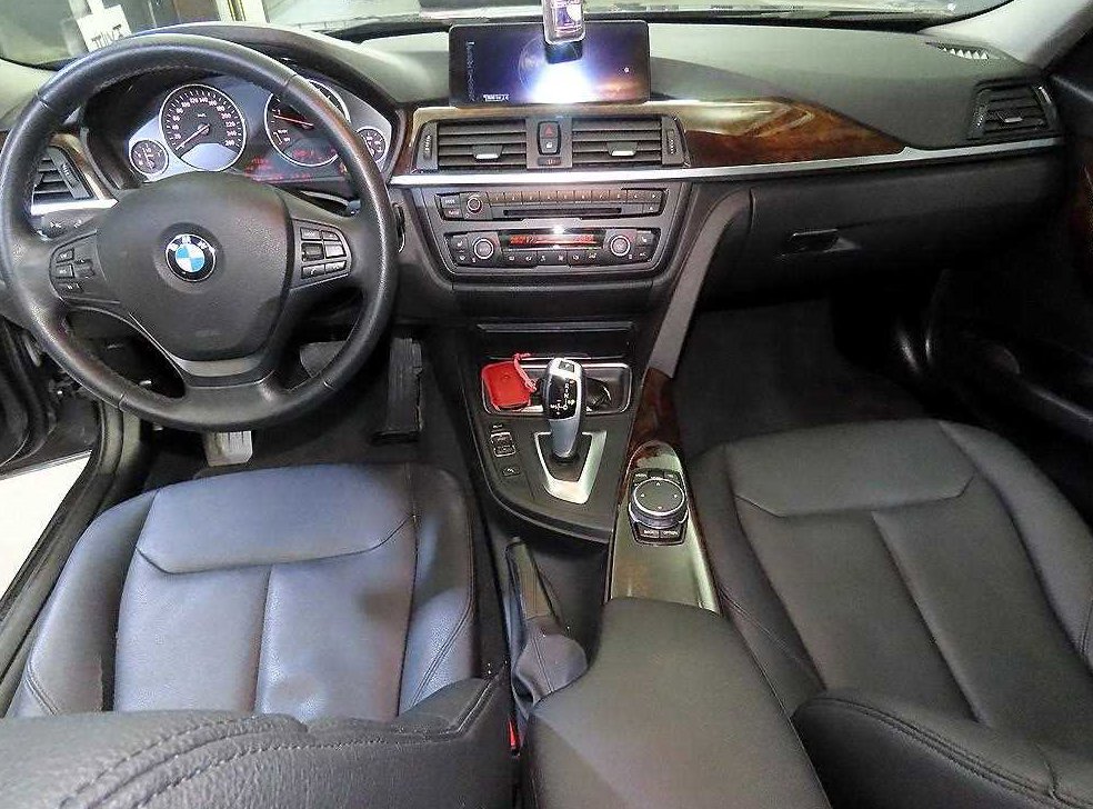 BMW 3시리즈 320d 사진 10