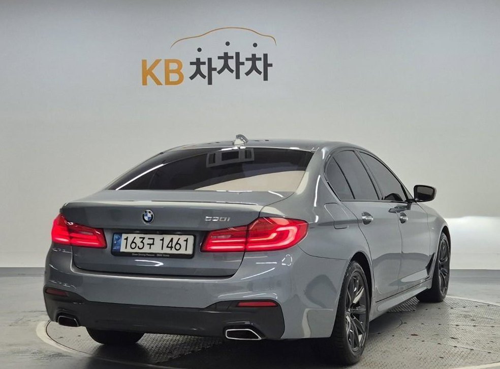 BMW 5시리즈 530i M 스포츠 사진 4