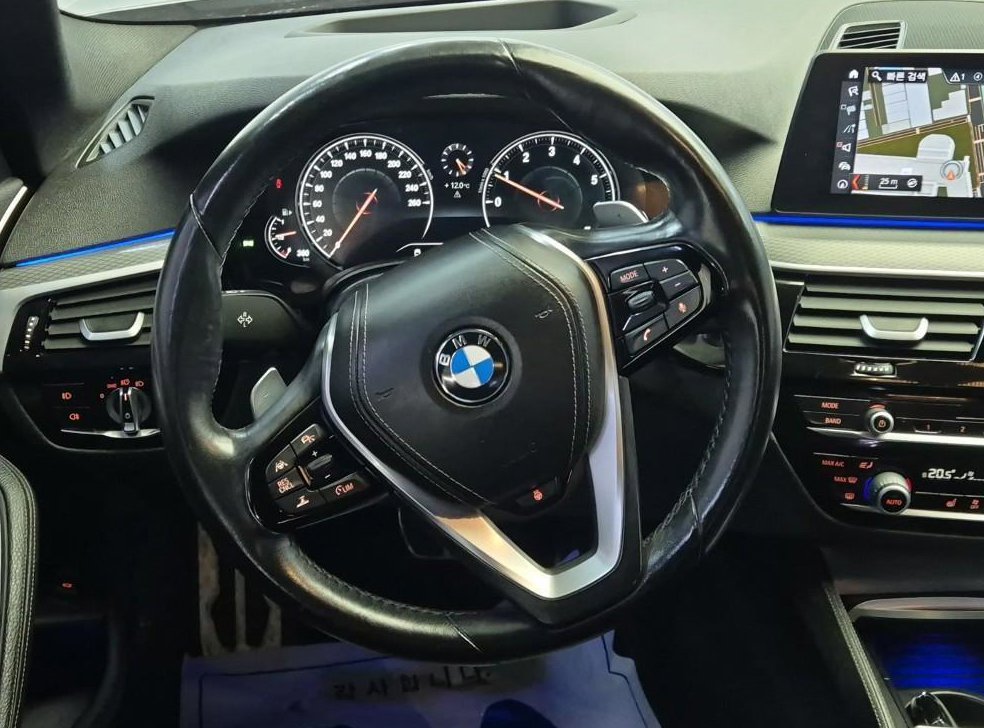 BMW 5시리즈 530i M 스포츠 사진 9