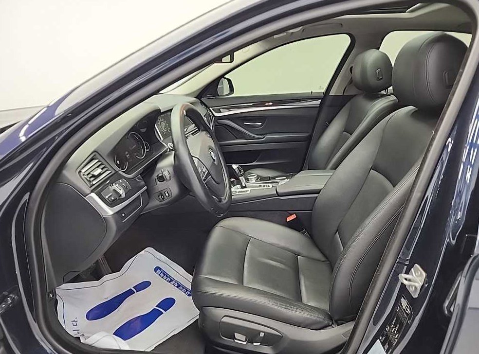 BMW 5시리즈 520d 사진 11