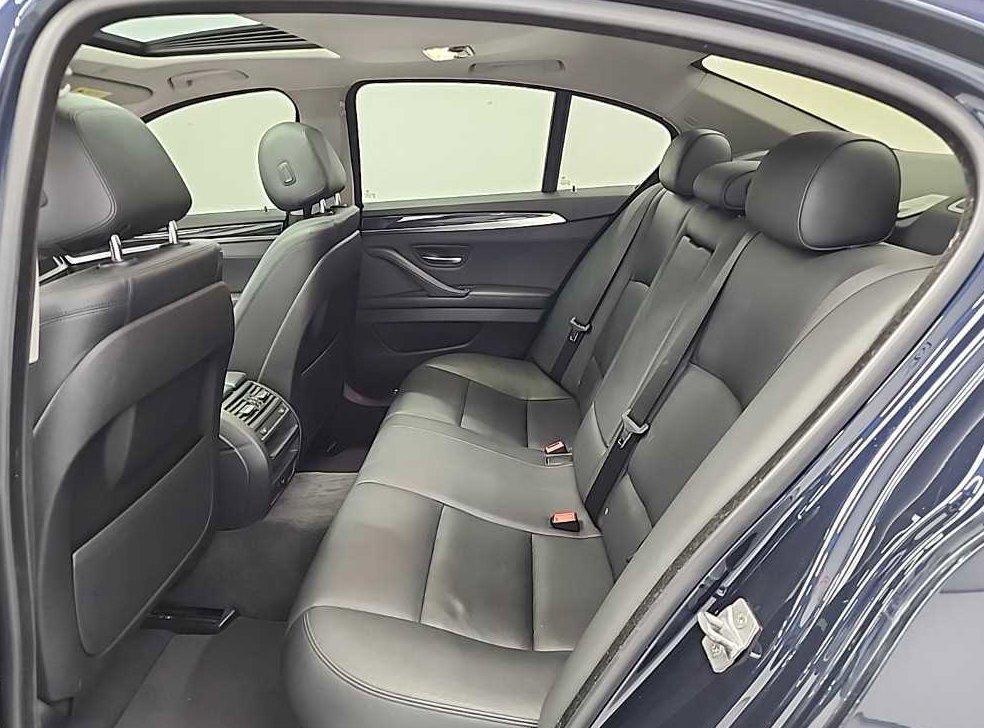 BMW 5시리즈 520d 사진 12