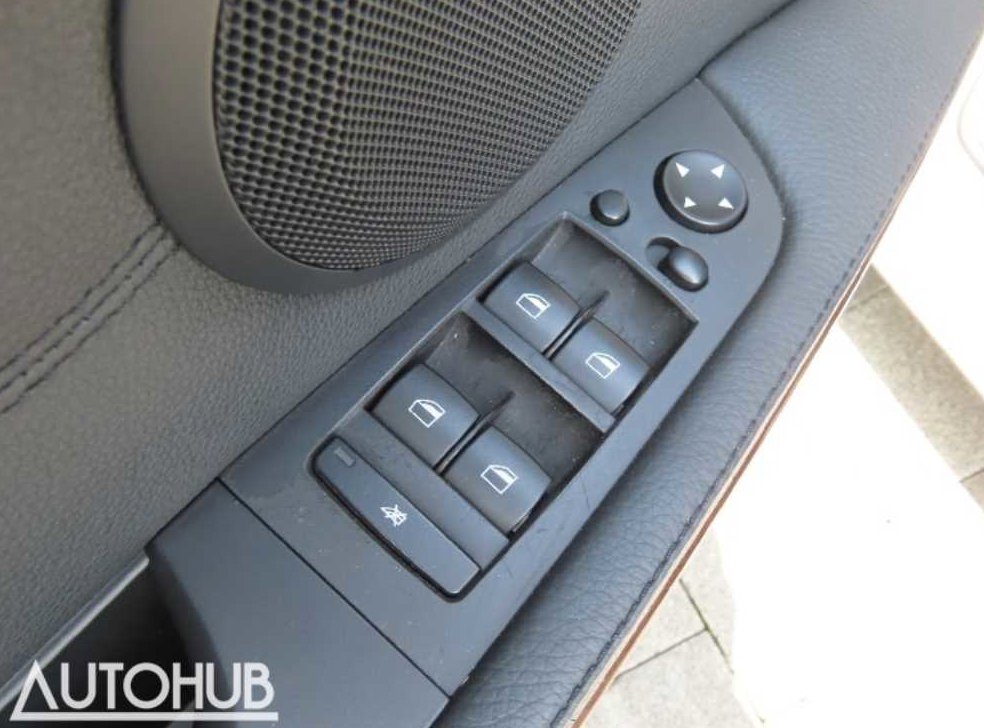BMW 3시리즈 320i 세단 사진 13