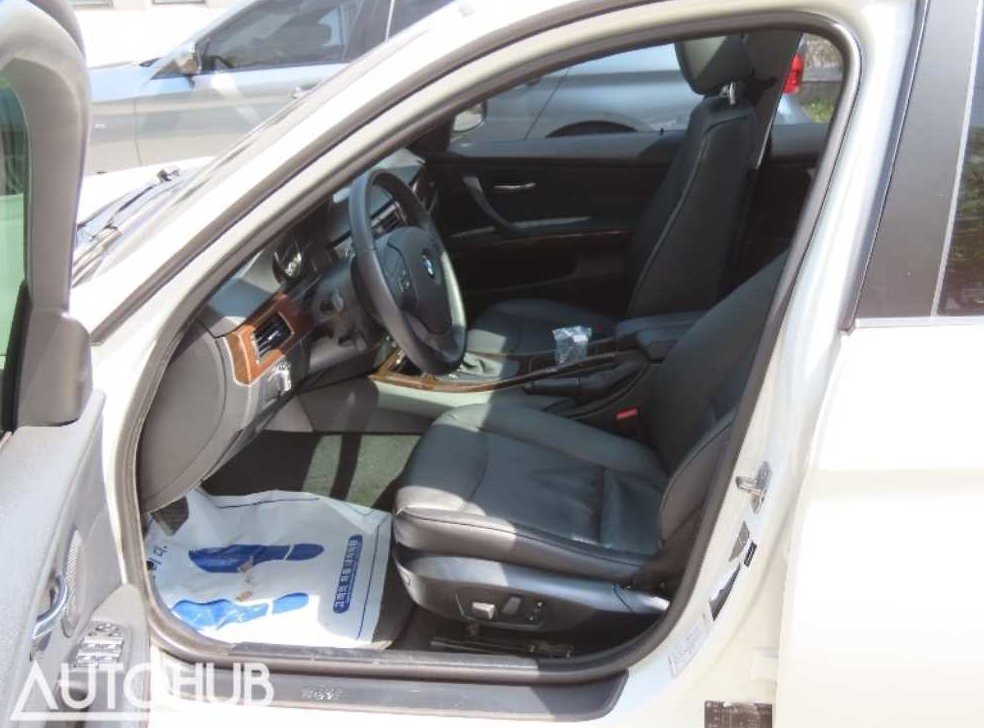 BMW 3시리즈 320i 세단 사진 14